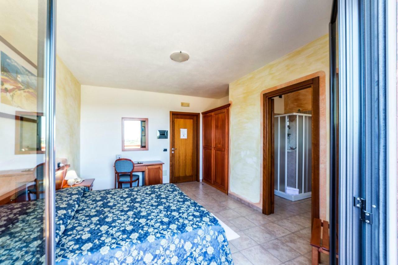 Hotel Il Melograno Tempio Pausania Exterior foto